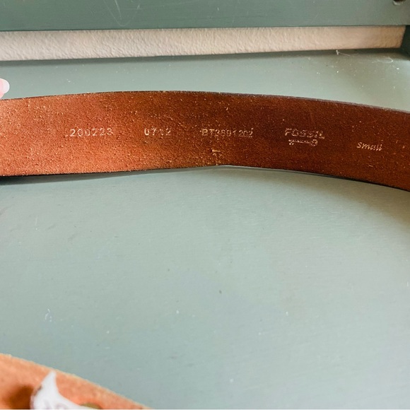 Fossil Women's Vintage 90s Brown Leather Belt with Bronzed Brass Buckle - Picture 4 of 5